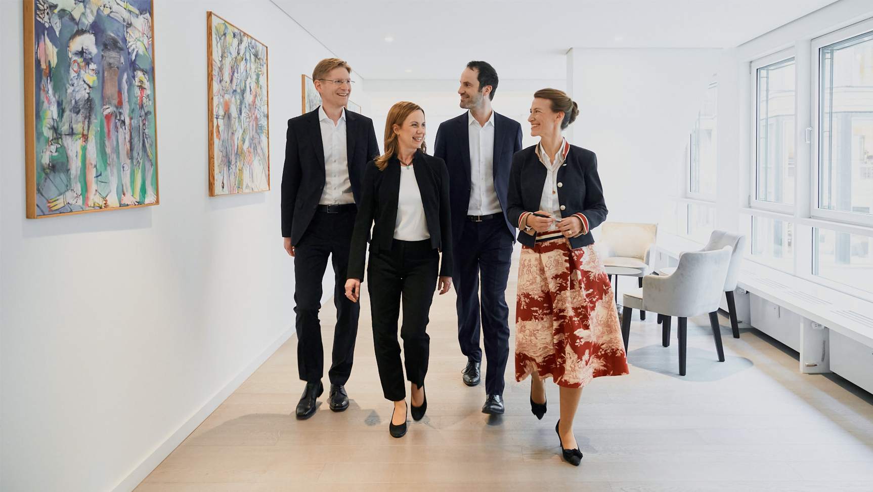 Über uns - Notare gehen nebeneinander her